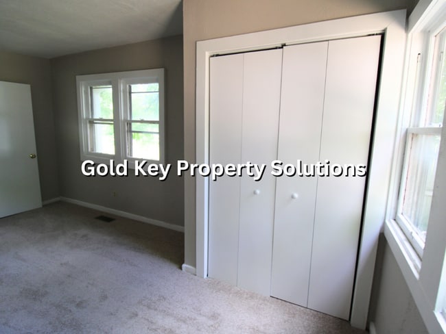 Building Photo - Nicely remodeled 2 BR 1 BA with Garage and...