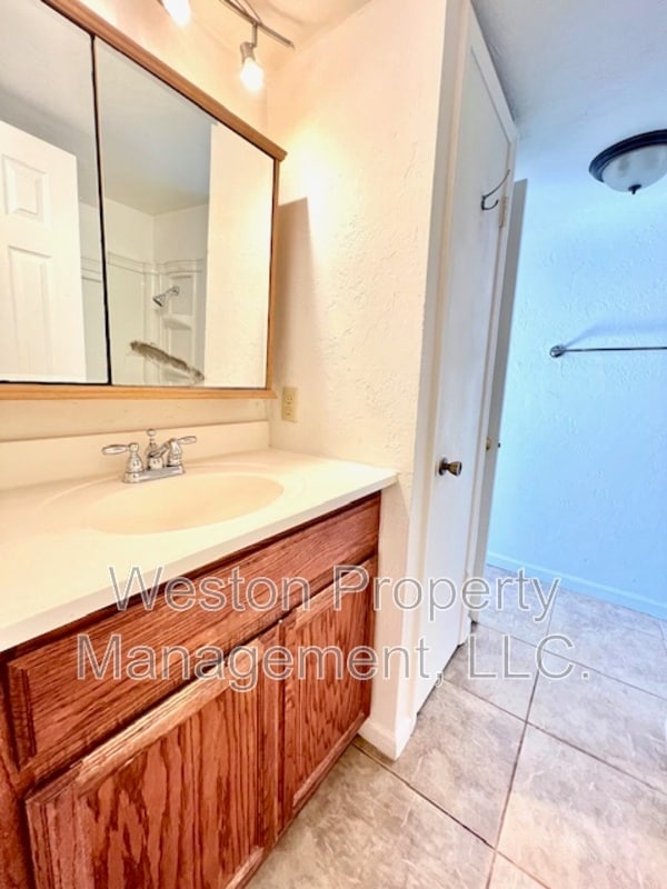 Building Photo - 6056 Northwest Expy