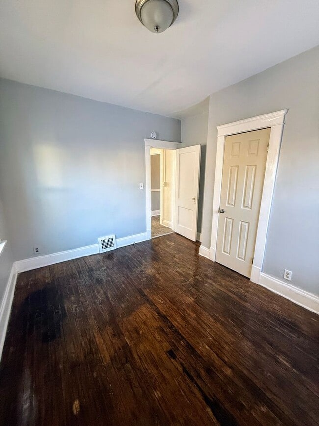 Building Photo - Welcome to your new home in the heart of Cleveland