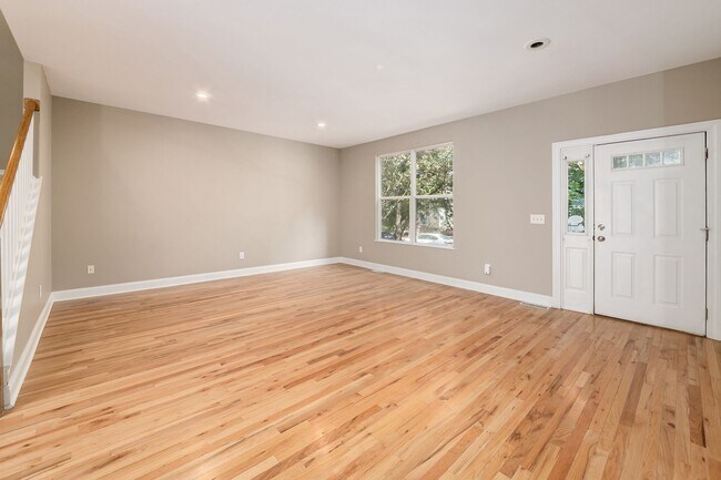 Family room - 1087 Michigan Ave