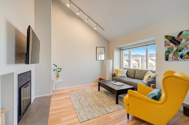 Building Photo - Boulder Condo