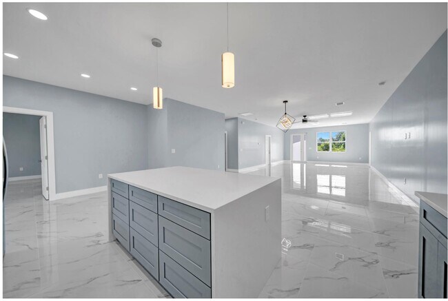 Building Photo - 104 Harry Ave S