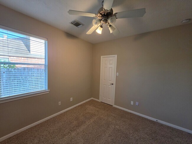 Building Photo - 20743 Oakhurst Meadows Dr