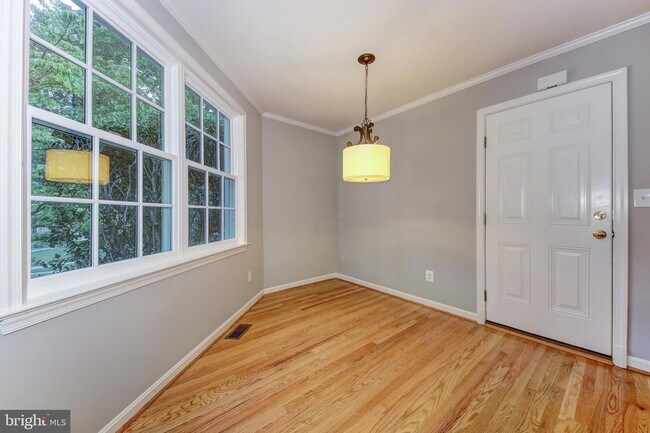 Building Photo - 4509 Tournay Rd