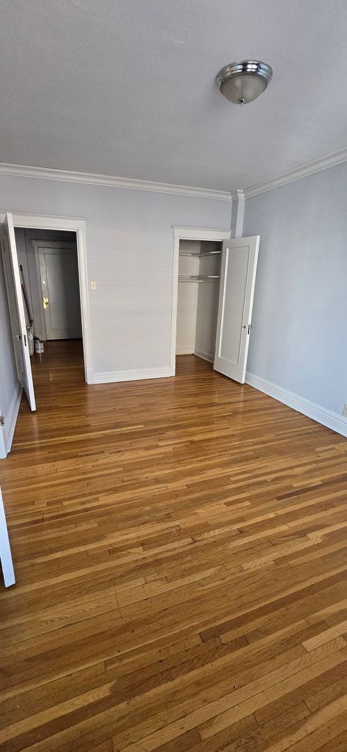 Building Photo - Charming Top Floor Penthouse Condo with Vi...