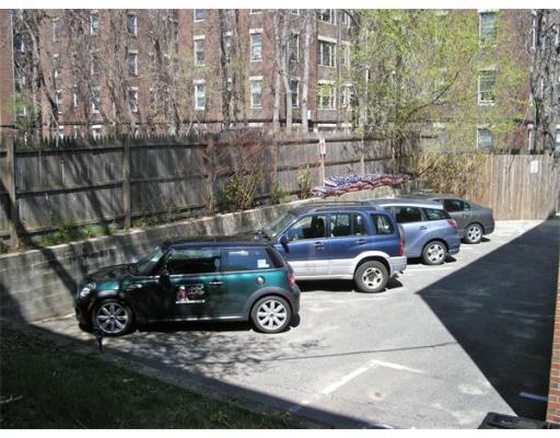 Building Photo - 200 Kelton St