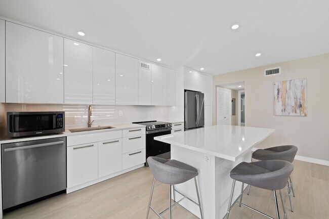 Building Photo - 915 Intracoastal Dr