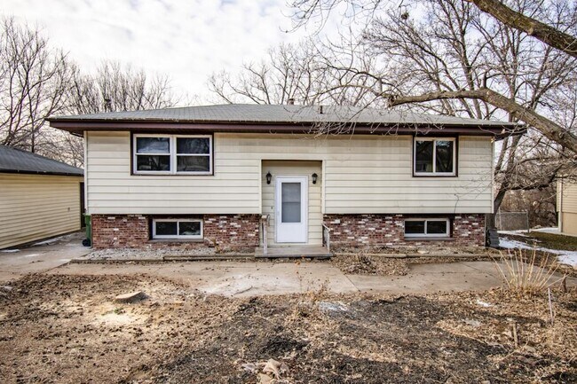 Building Photo - 2826 Bryan Ave