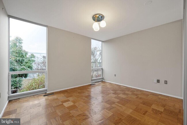 Building Photo - 302 N St SW