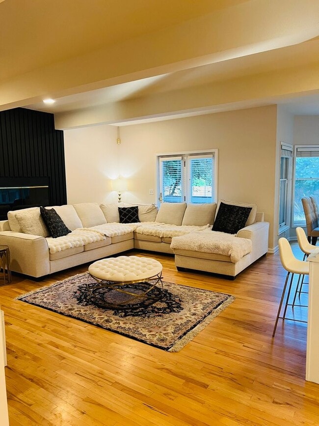 Building Photo - REDUCED RENT; Beautiful and Spacious 3BD +...