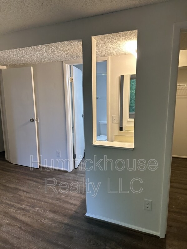 Building Photo - 3164 Central Ave