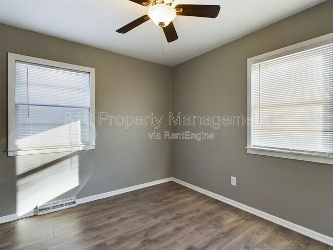 Building Photo - 5012 S Grand Ave