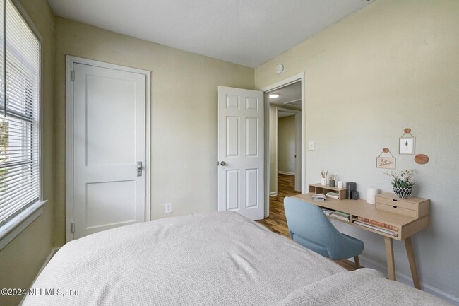 Building Photo - 4917 Dundee Rd