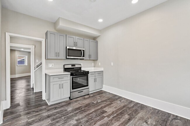 Building Photo - 223 13th St