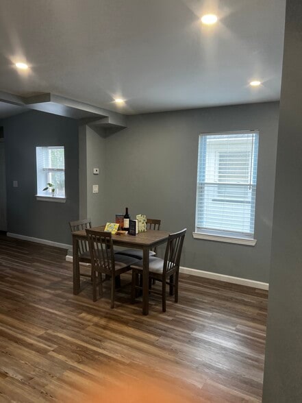 Building Photo - 1957 W Lake Ave