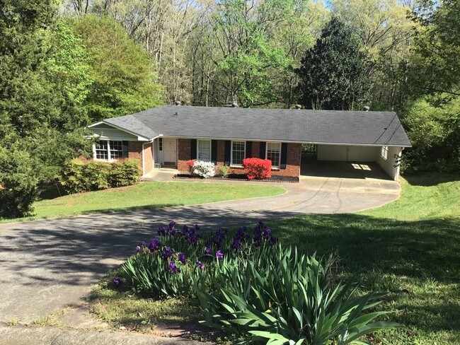 Building Photo - 256 Cavalier Rd