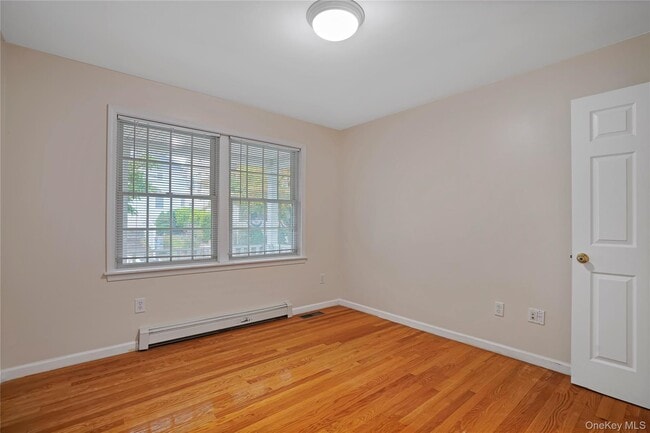 Building Photo - 215 Ashford Ave