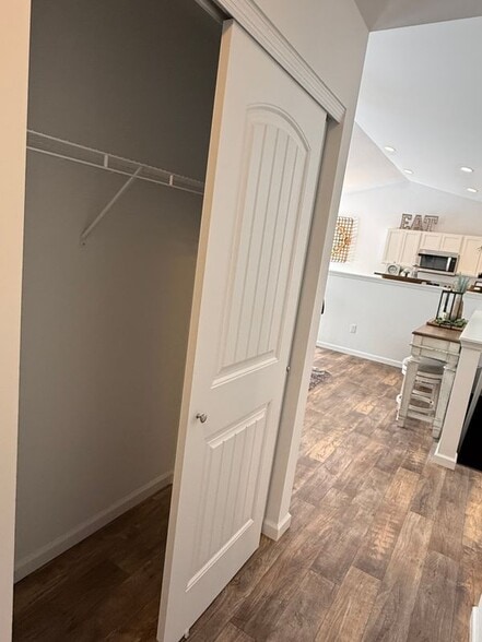 Building Photo - 172 Bombadill Blvd