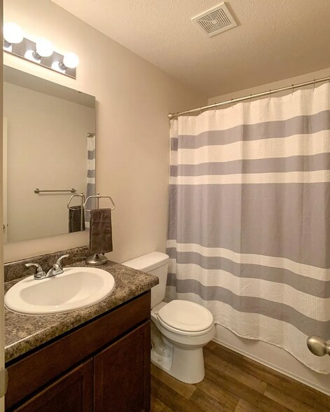 Building Photo - 391 Ariel Dr