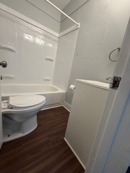 Building Photo - 107 N Sanford St