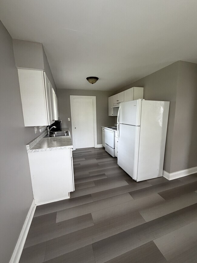 Building Photo - 1828 Upper Hunters Trace