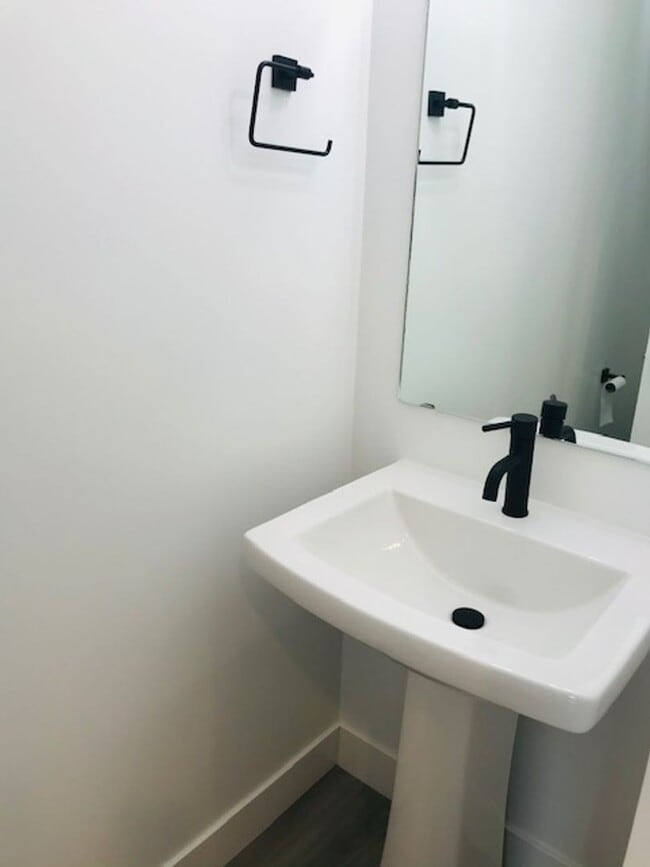 Building Photo - Beautiful new construction townhouse with quartz countertops and 2 car garage