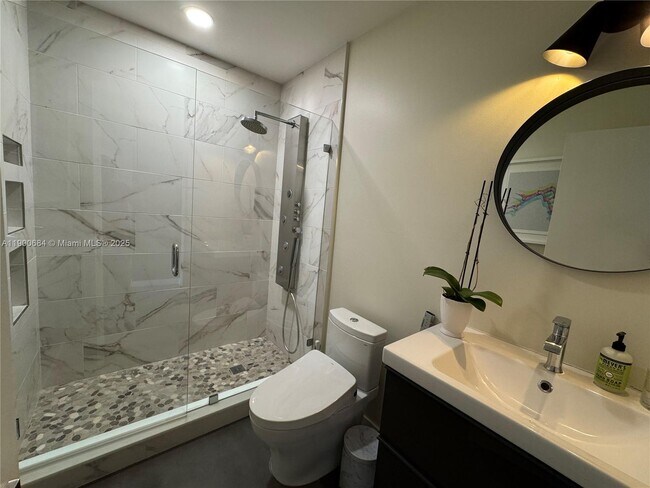 Building Photo - 2020 N Bayshore Dr