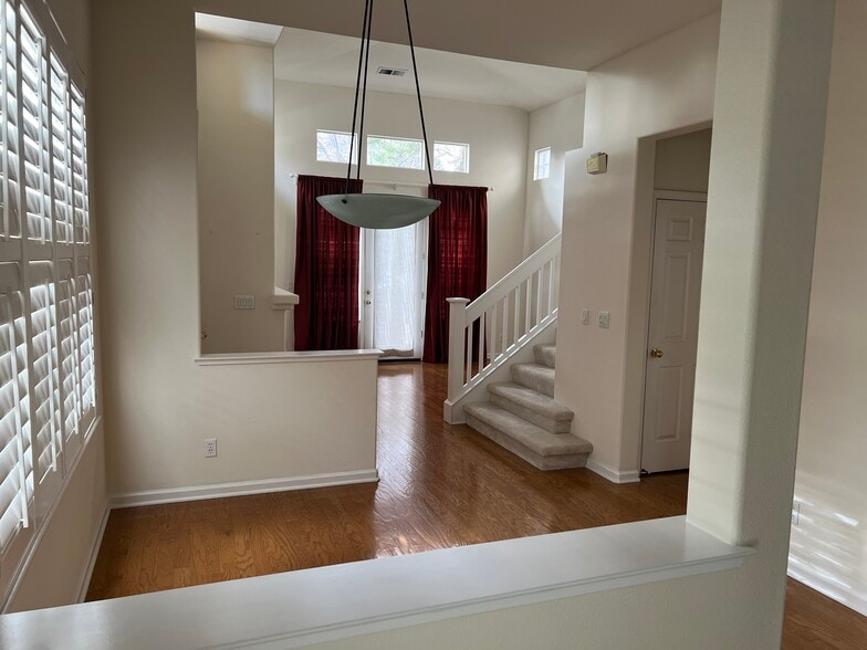 Building Photo - 202 Everett Ave