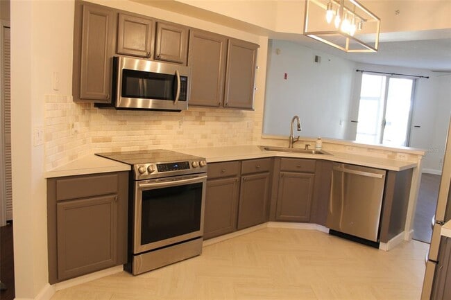 Building Photo - 550 Cranes Way