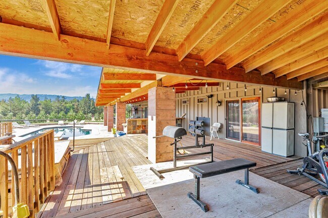 Building Photo - 9270 Linda Vista Ln