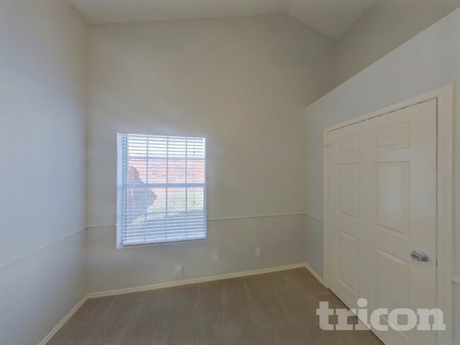 Building Photo - 2601 Country Creek Ln