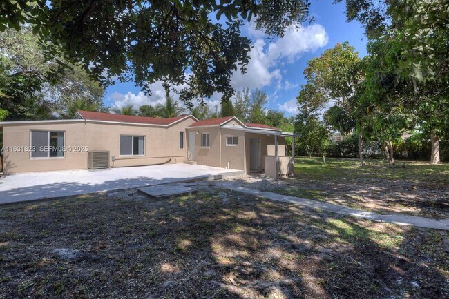 Building Photo - 14935 NE 11th Ct