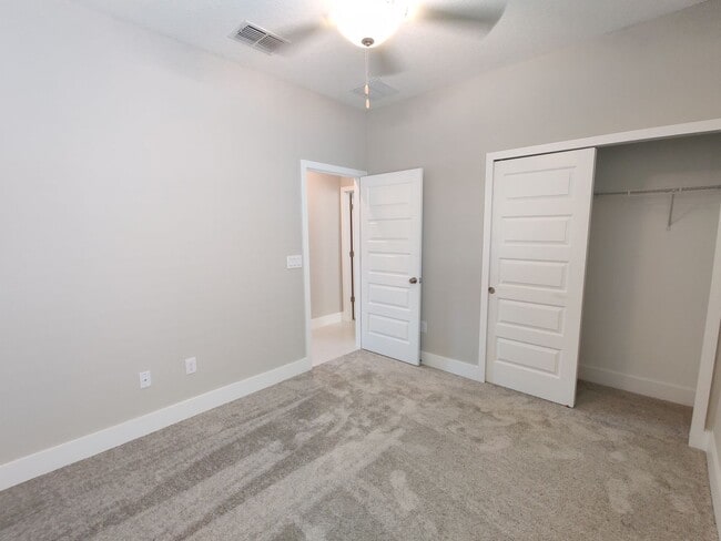 Building Photo - 9570 Little Bluestem Dr