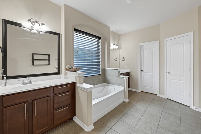 Building Photo - 2414 Snowy Egret Drive