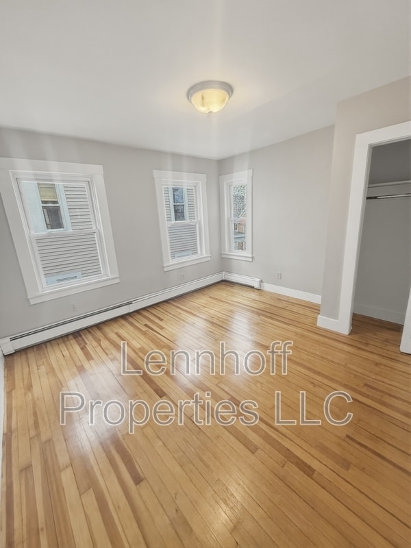 Building Photo - 130 S Elm St