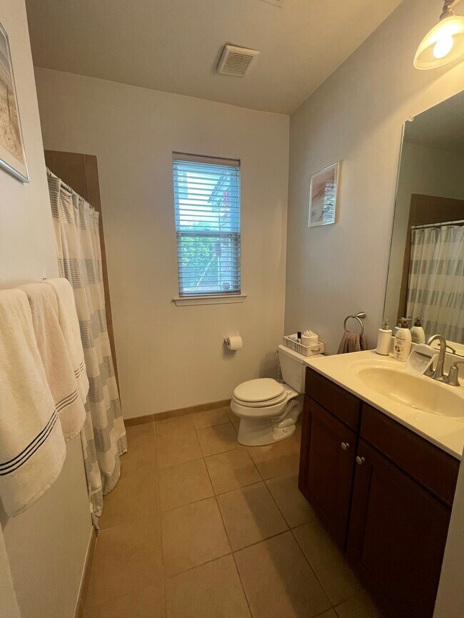 Building Photo - 265 Custer Ave