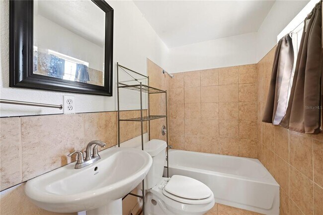 Building Photo - 808 S Ivey Ln