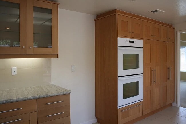 Building Photo - 11 Woodhollow