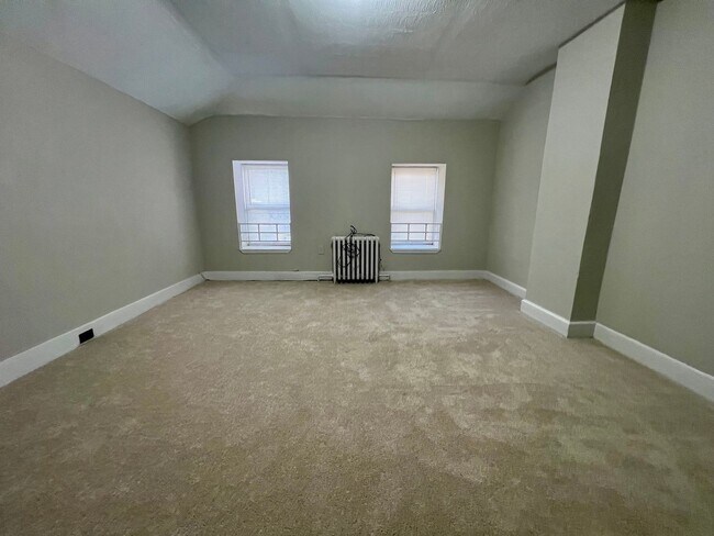 Building Photo - 3-Bedroom + Bonus Room | 1-Bath End-of-Row Townhome in Norristown – Available Now!