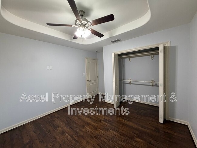Building Photo - 1402 Mulberry Dr