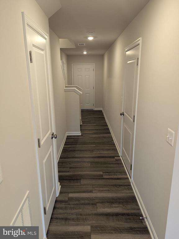 Building Photo - 513 Seeback Dr