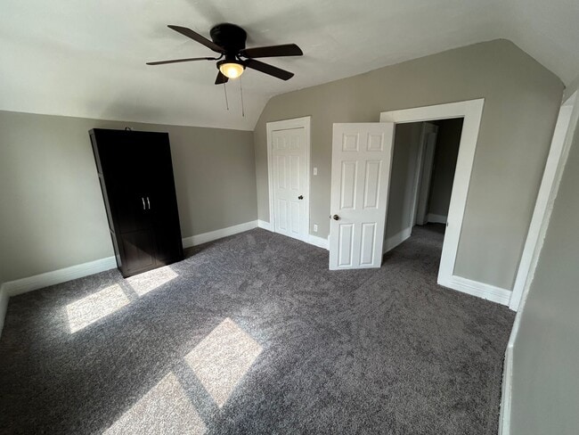 Building Photo - Welcome to this spacious 6-bedroom, 2-bathroom house located in the vibrant city of Cleveland