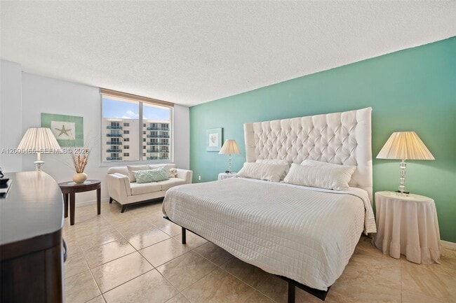 Building Photo - 3725 S Ocean Dr