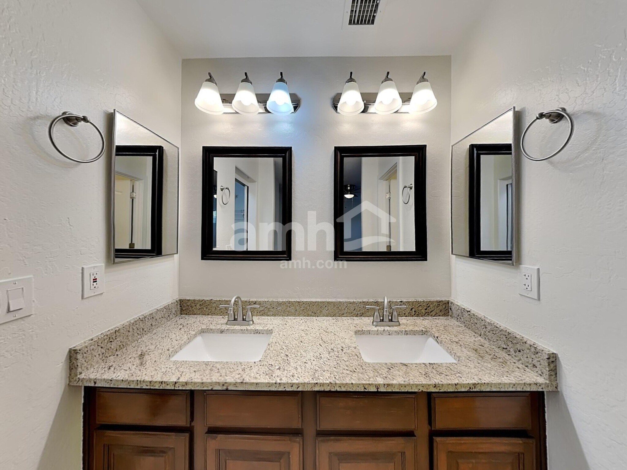 Building Photo - 10124 E Isleta Ave