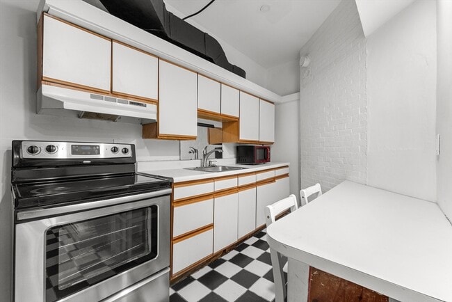 Building Photo - 306 Commonwealth Ave