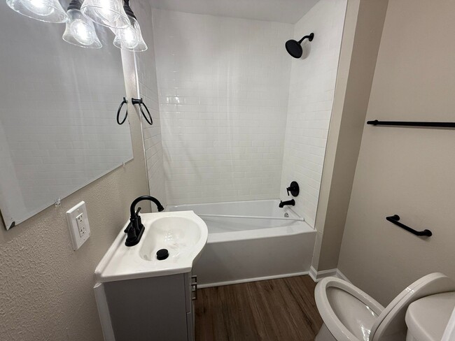 Building Photo - Renovated 4-Bedroom Home – We Welcome Sect...