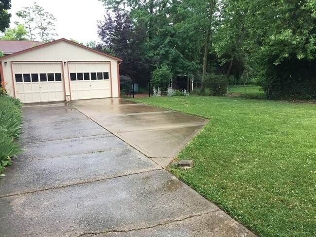 Building Photo - 9490 Wynnecrest Dr