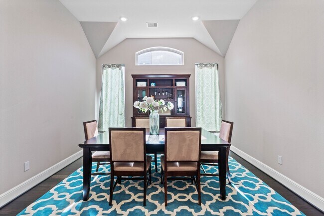 Building Photo - 2210 Bristlegrass Dr