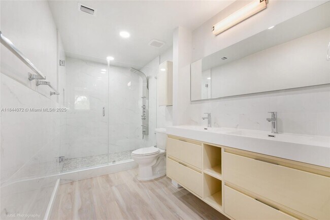 Building Photo - 10421 SW 76th St