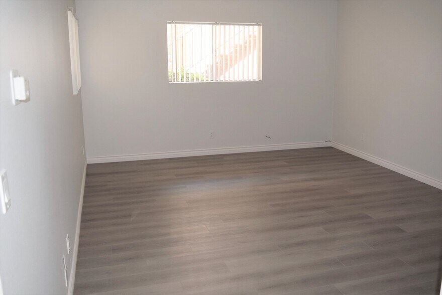 Living Room - 16042 Waikiki Ln